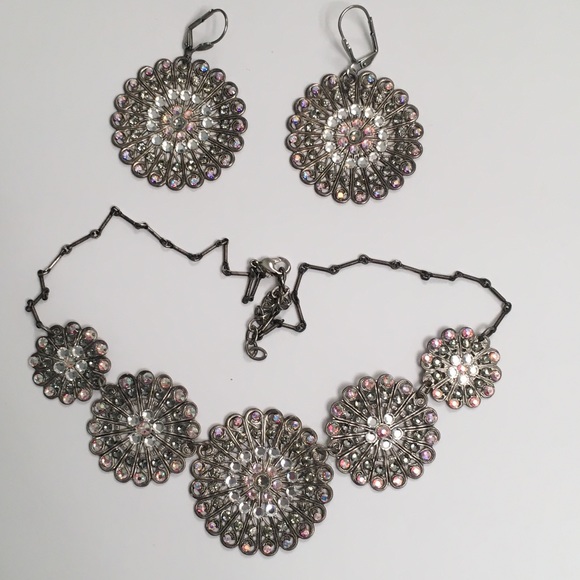 Silver Iridescente Earring and Necklace Set - Picture 2 of 6